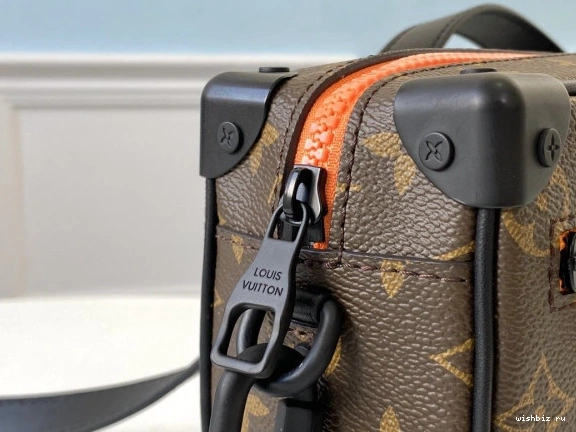 WIS VUITTON LOUIS TRUNK SOFT 1120